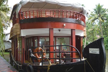 Private luxury Houseboat trip at Alleppy Backwaters.