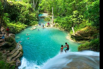 Shared Dunn's River and Blue Hole Tour from Ocho Rios 