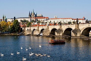 Full-Day Private Prague City tour: Prague Castle and Vltava River Cruise