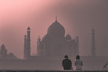 Skip The Line: Taj Mahal and Agra Fort Day Trip from Delhi
