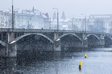 Shared Arrival Transfer: Prague Airport to Hotels