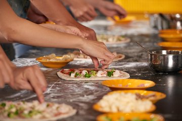 Private Pizza & Tiramisu Class at a Cesarina's home with tasting in Varenna