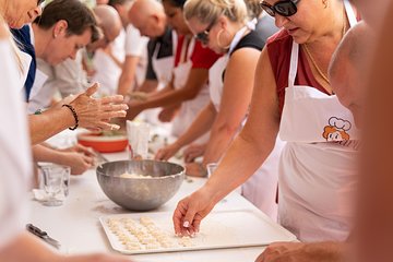 Cesarine: Pasta & Tiramisu Class at Local's Home in Naples