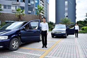 Private Departure Transfer: Hotel to Urumqi Diwopu International Airport (URC)