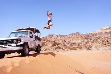 Two-Hour Jeep Safari "Wadi Rum Highlights!" w/ Professional Guide