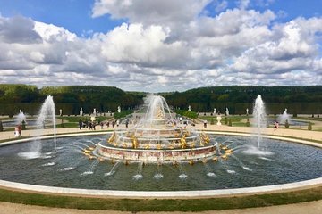 Versailles Palace and Giverny Private Guided Tour from Paris