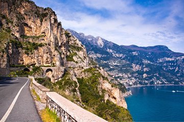 Transfer between Rome and Positano with a 2-hour stop in Pompeii