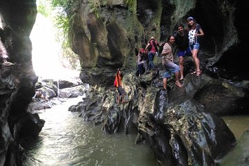 Beaten Track Experience of Hidden Canyon, Temple and Rice Terrace