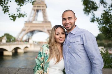 Private Photo Session with a Local Photographer in Paris