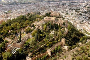 2-Day Granada Tour from Seville Including Skip-the-Line Access to Alhambra Palace and Arabian Baths