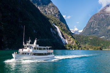 Cruise Milford NZ Small Boutique Cruise Experience