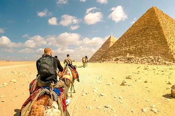 Private tour at Giza Pyramids & Sphinx 