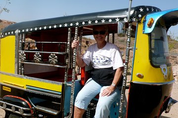 Private Day Tour of Taj Mahal with Heritage Walk and Rickshaw Ride