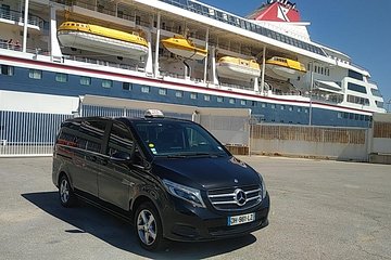 Private Arrival Transfer: Marseille Provence International Airport to Marseille by Luxury Limousine