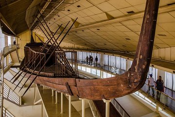 Cairo: Great Pyramids, Sphinx, Valley Temple and Boat Museum