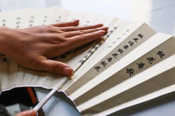 Chinese Paper Folding Fan – Half-day Chinese Handicraft Workshop in Hangzhou