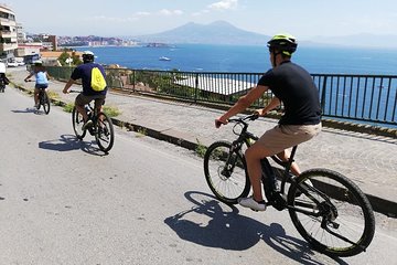 Naples panoramic e-bike(pedal assisted)ride with pizza tasting