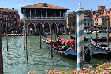 Venice Through a Local’s Eyes: Private Water Taxi & Walking Tour