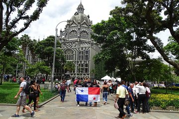 Tour privado Ciudad de Medellín combinado con comuna 13 y graffiti.