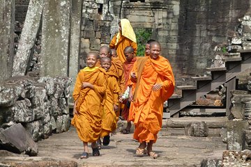 Full-Day Angkor Temple Complexes Discovery Tour by Join-In Minivan