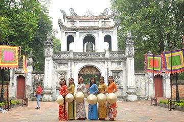 Hanoi: Tradditional Ao Dai & Non La Rental