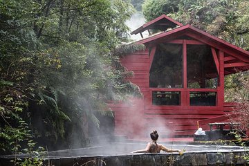  Trekking Mirador el volcano + Geometric hot springs