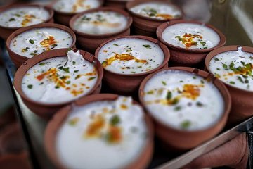 Varanasi: 3-hour Shopping and Street Food Tour on a tuk-tuk ride