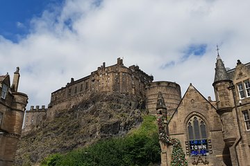 Public guided tour of Edinburgh at a minimum price - in French