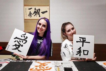 Shodo Experience (Calligraphy) at Tokyo Maikoya