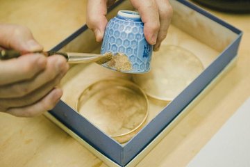 Kintsugi gold repair workshop