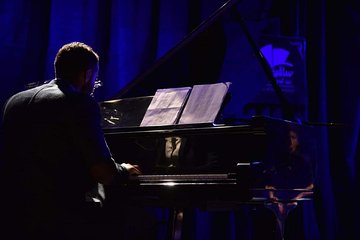 Live musical concerts tour
