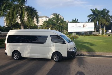 Private Montego Bay Airport Taxi to Jewel Grande 