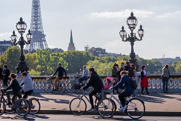 Private electric bike across the wonders of Paris (day)