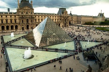 Private 3-hour tour in Louvre Museum with official tour guide 