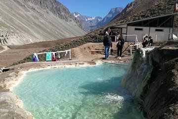 Disconnection in the Natural: Termas de Colina and Embalse el Yeso