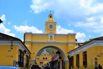 Walking Tour Antigua, an open Museum