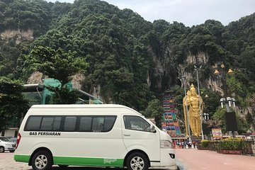 *Chauffeur: Kuala Lumpur to Singapore Transfer [Van]