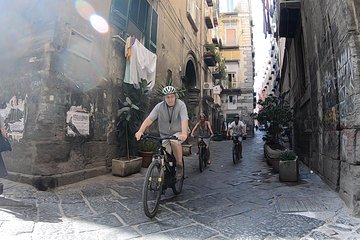 Exciting e-bike(pedal assisted)ride in the heart of Naples