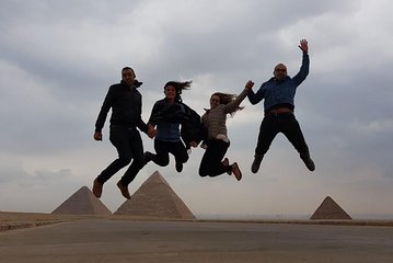 Private Tour 8 hours To Pyramids, Egyptian Museum and Khan al-Khalili