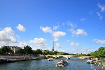 Seine River Cruise & French Crepe Tasting by the Eiffel Tower