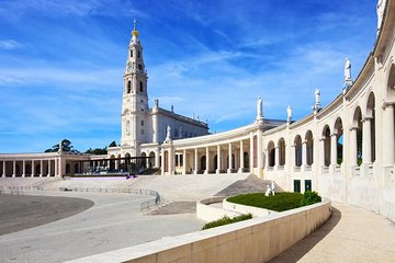 Day trip to Fatima, Batalha Monastery, Ericeira and Òbidos