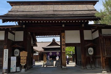 Takayama Old Town Walking Tour with Local Guide