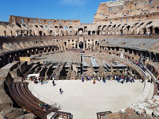 Rome : Colosseum and Ancient Rome Guided Tour skip the line