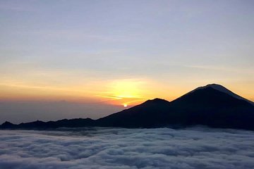 Bali Sunrise Trekking and Natural Hot spring Tour