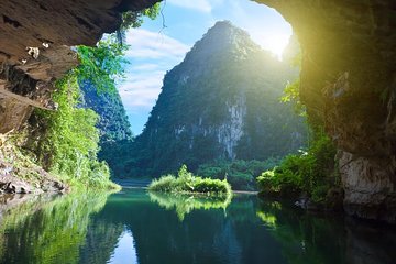 From Hanoi: 2 Nights Ninh Binh and Halong Bay Package Tour