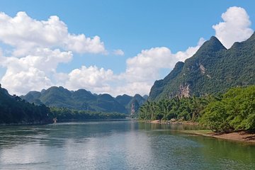 Yangshuo Old Town and Li River Cruise from Guilin