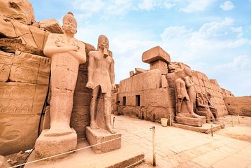 Discover the East and West Banks of the Nile