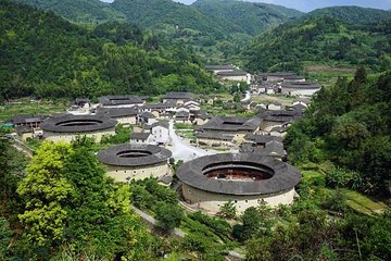 Tour Guide and Car: Private Day Tour to Tianluokeng Tulou and Hekeng Tulou