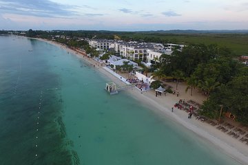 Negril's 7 miles Beach and Rick's Café