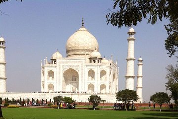 Taj mahal tour by Gatiman Express in Executive class With Meals and Entrances